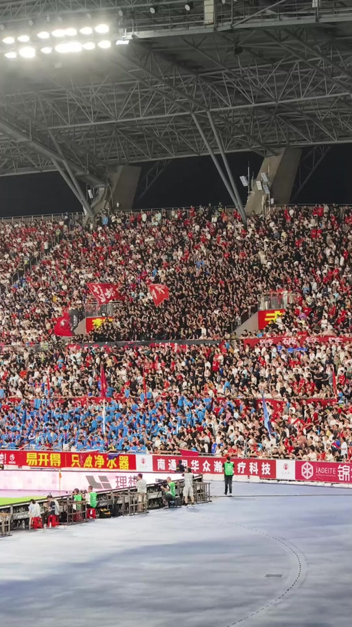 苏超如皋开场秀 高考生方阵